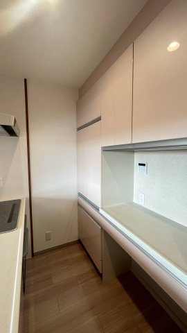 ◆室内リフォーム済み◆近鉄伏見駅徒歩６分◆南東角住戸４LDK◆ファミールハイツ京都伏見ステージ２のキッチン|カップボード