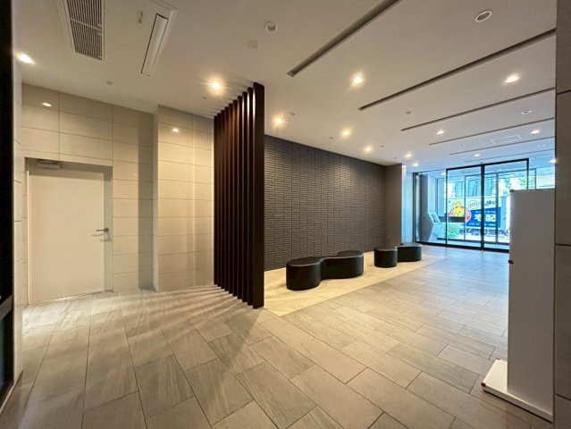 エスリード箕面船場阪大前のロビー