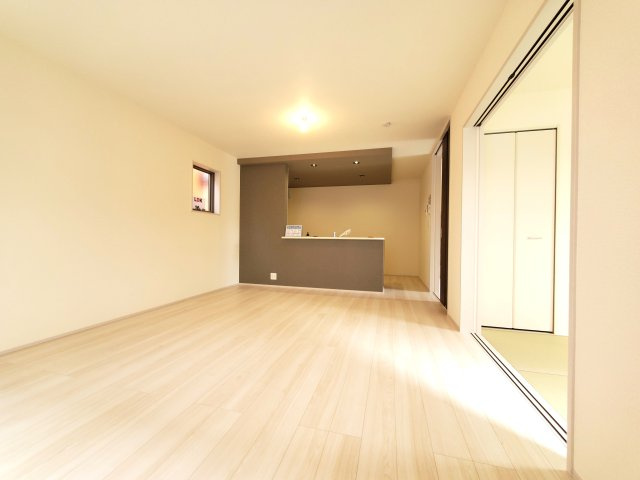 三郷市　早稲田7丁目　新築戸建　全1棟の居間・リビング|こちらの居間で趣味の時間をお楽しみください
