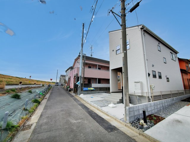 三郷市　早稲田7丁目　新築戸建　全1棟の前面道路含む現地写真|前面道路含む現地写真です
