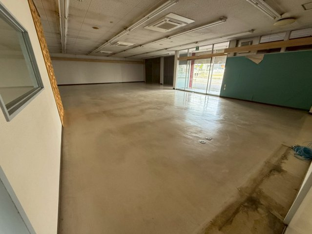 蒲郡市八百富町3丁目　貸店舗の内装
