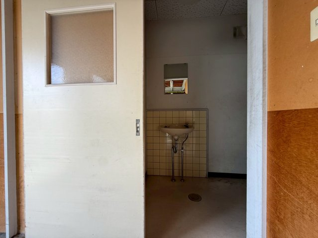 蒲郡市八百富町3丁目　貸店舗の内装