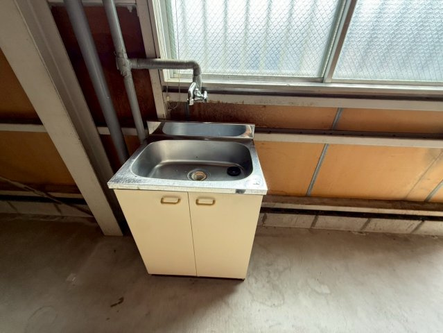 蒲郡市八百富町3丁目　貸店舗の独立洗面台