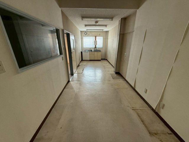 蒲郡市八百富町3丁目　貸店舗の内装