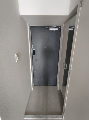 プロヴィスタ神戸三宮EASTの玄関