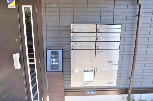 習志野市谷津７丁目のアパートのエントランス