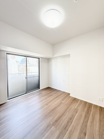 ウィスティリアE-oneの洋室|各居室にはゆとりのある収納が付いています！
