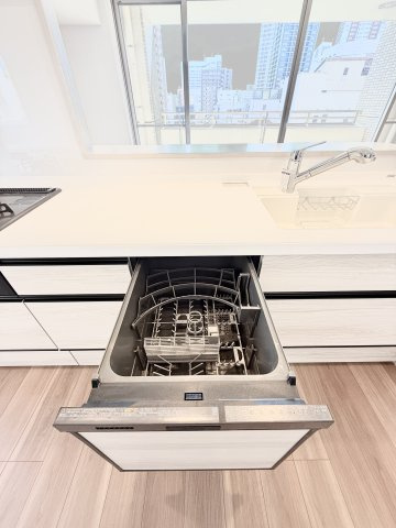 ウィスティリアE-oneのキッチン|食洗機付きシステムキッチンで家事も時短に♪
