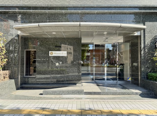 ウィスティリアE-oneのエントランス|ホテルのような高級感があるエントランスです。