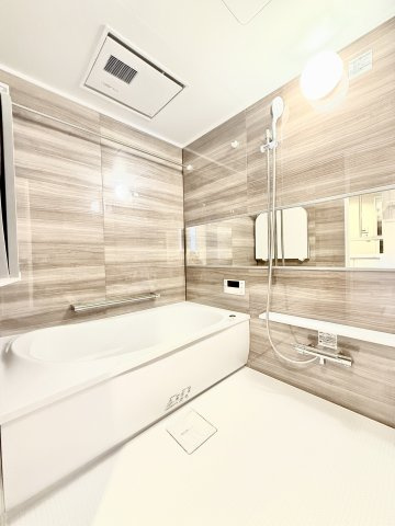 ウィスティリアE-oneの浴室|広々とした浴室！足を伸ばしてもゆとりのある広さです！
