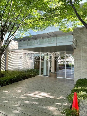 レジディア南千住のエントランス