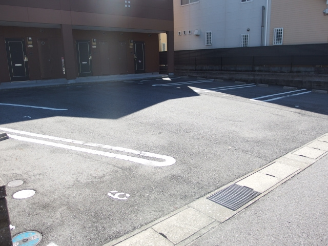 プロニティー（青木町）の駐車場