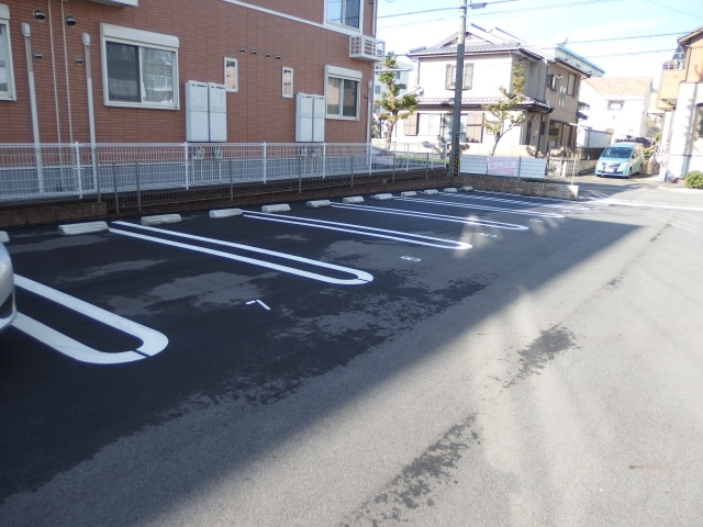 グランドソレイユの駐車場