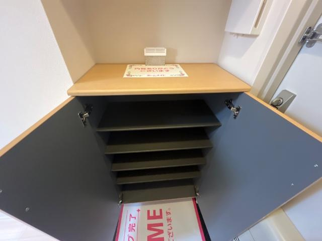 Ｓａｒｙ　ｄａ　ｃｏｒｙの収納|下駄箱