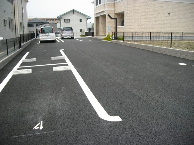 フェリーチェ（大平町）の駐車場