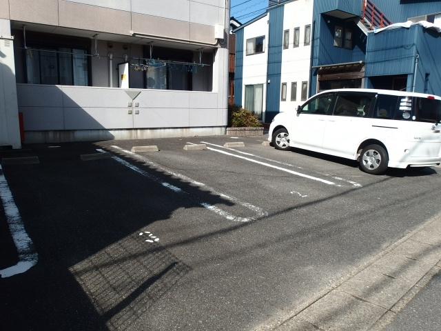フレンズハウスの駐車場