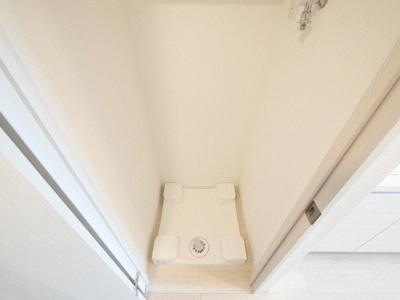 【設備】 | アドバンス天王寺南パキラ | 洗濯機置き場です