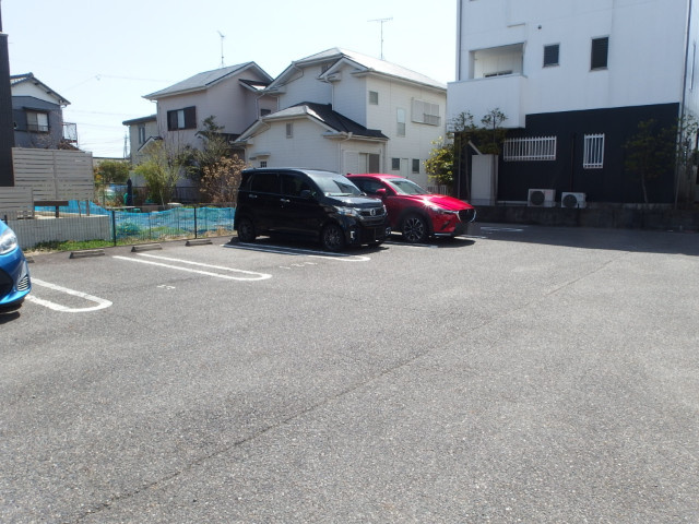 ガーデンハイムきたの郷の駐車場
