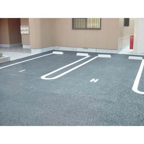 エル・アールＫ．Ｂの駐車場