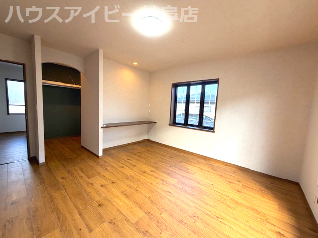 岐阜市日野南！積水ハウス施工の中古住宅！軽量鉄骨造2階建て！お庭付き・お車並列2台可能！の洋室|岐阜市日野南！積水ハウス施工の中古住宅！軽量鉄骨造2階建て！お庭付き・お車並列2台可能！