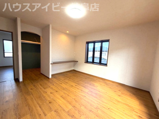 【洋室】 | 岐阜市日野南！積水ハウス施工の中古住宅！軽量鉄骨造2階建て！お庭付き・お車並列2台可能！ | 岐阜市日野南！積水ハウス施工の中古住宅！軽量鉄骨造2階建て！お庭付き・お車並列2台可能！