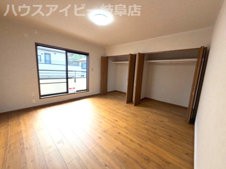 【洋室】 | 岐阜市日野南！積水ハウス施工の中古住宅！軽量鉄骨造2階建て！お庭付き・お車並列2台可能！ | 岐阜市日野南！積水ハウス施工の中古住宅！軽量鉄骨造2階建て！お庭付き・お車並列2台可能！