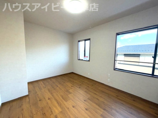 【洋室】 | 岐阜市日野南！積水ハウス施工の中古住宅！軽量鉄骨造2階建て！お庭付き・お車並列2台可能！ | 岐阜市日野南！積水ハウス施工の中古住宅！軽量鉄骨造2階建て！お庭付き・お車並列2台可能！