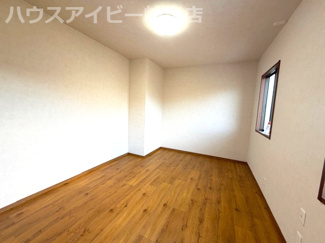 【洋室】 | 岐阜市日野南！積水ハウス施工の中古住宅！軽量鉄骨造2階建て！お庭付き・お車並列2台可能！ | 岐阜市日野南！積水ハウス施工の中古住宅！軽量鉄骨造2階建て！お庭付き・お車並列2台可能！