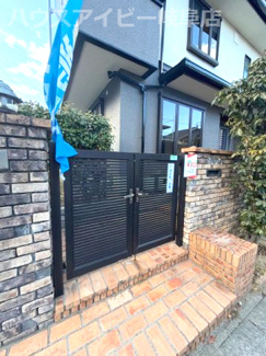 【玄関】 | 岐阜市日野南！積水ハウス施工の中古住宅！軽量鉄骨造2階建て！お庭付き・お車並列2台可能！ | 岐阜市日野南！積水ハウス施工の中古住宅！軽量鉄骨造2階建て！お庭付き・お車並列2台可能！