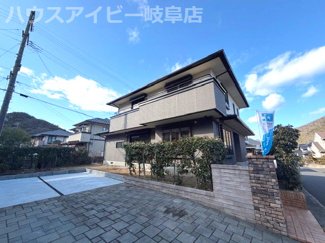 【外観】 | 岐阜市日野南！積水ハウス施工の中古住宅！軽量鉄骨造2階建て！お庭付き・お車並列2台可能！ | 岐阜市日野南！積水ハウス施工の中古住宅！軽量鉄骨造2階建て！お庭付き・お車並列2台可能！