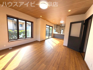 【居間・リビング】 | 岐阜市日野南！積水ハウス施工の中古住宅！軽量鉄骨造2階建て！お庭付き・お車並列2台可能！ | 岐阜市日野南！積水ハウス施工の中古住宅！軽量鉄骨造2階建て！お庭付き・お車並列2台可能！