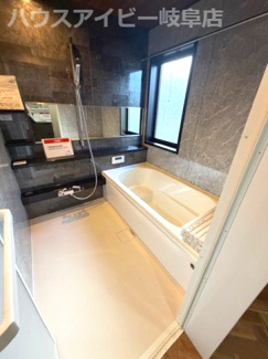 【浴室】 | 岐阜市日野南！積水ハウス施工の中古住宅！軽量鉄骨造2階建て！お庭付き・お車並列2台可能！ | 岐阜市日野南！積水ハウス施工の中古住宅！軽量鉄骨造2階建て！お庭付き・お車並列2台可能！