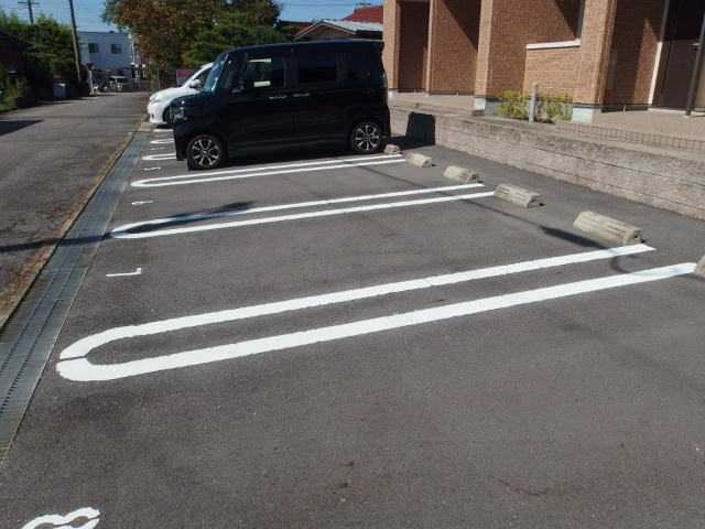 アビタシオン元町の駐車場