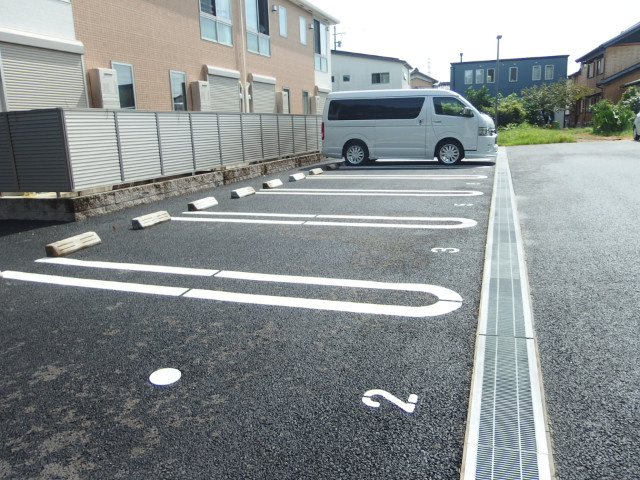 レインボーオゾノUの駐車場