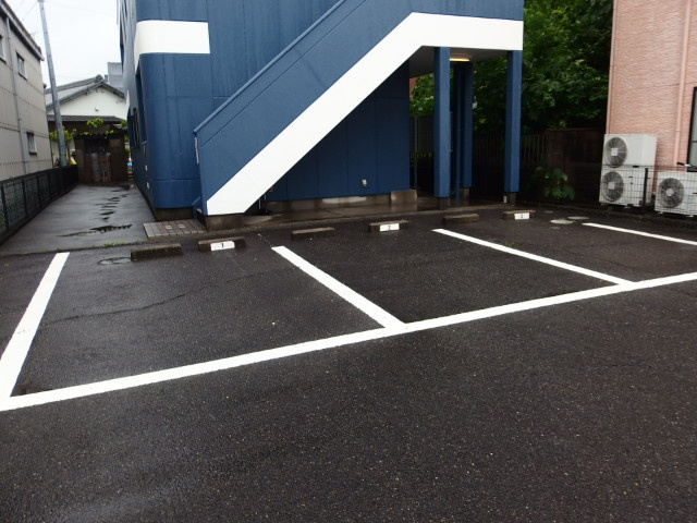 アーバンオノの駐車場