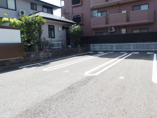 ファミリー　レジデンスの駐車場
