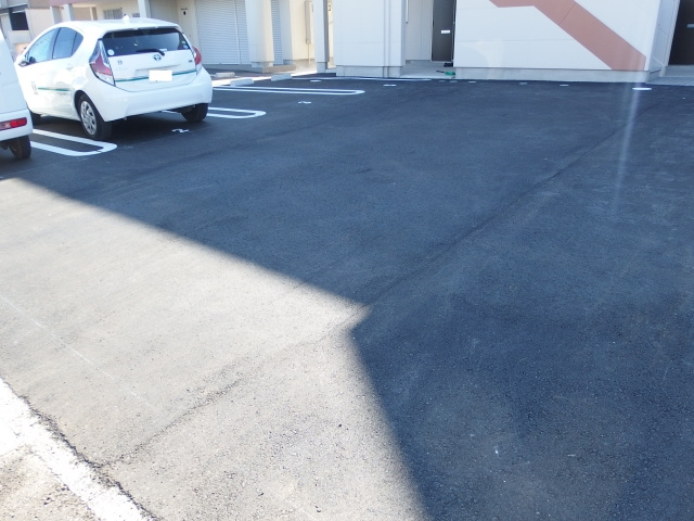 ピースの駐車場