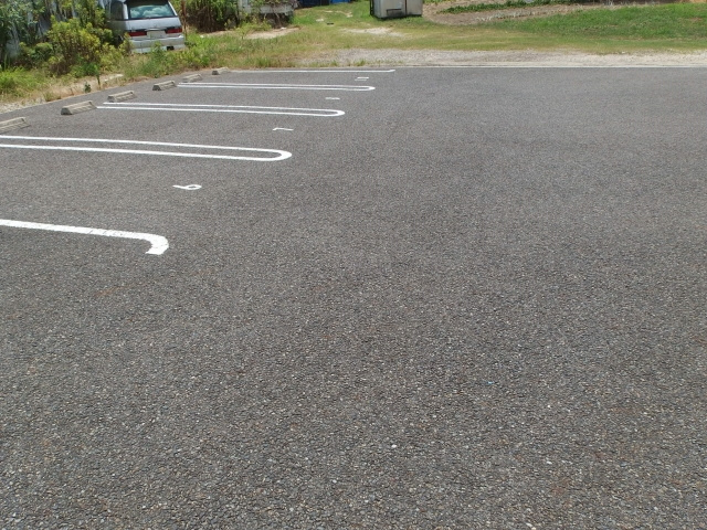 ニキティー・アンの駐車場