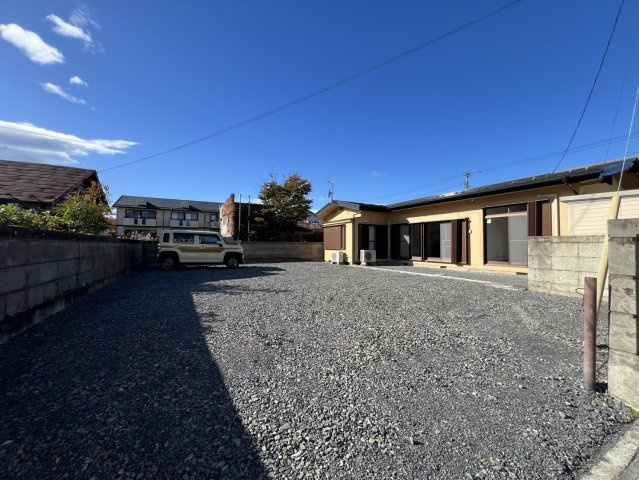 白河市道場小路貸家の駐車場