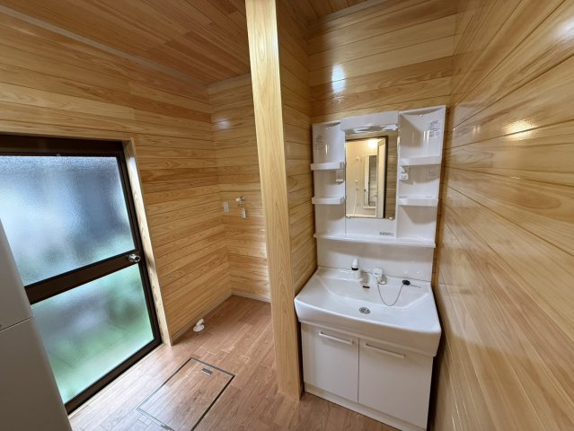 白河市道場小路貸家の洗面所