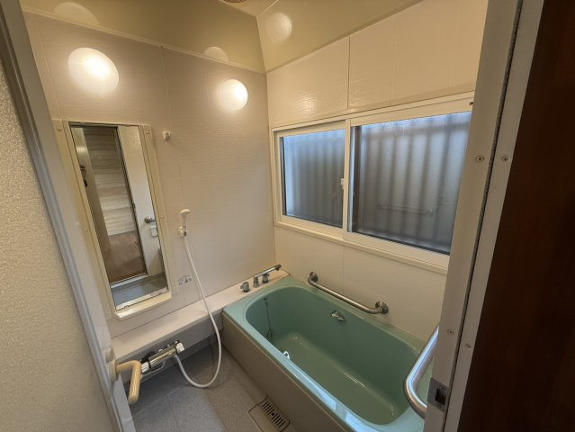 白河市道場小路貸家の浴室