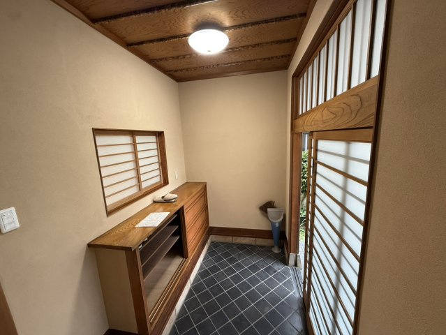 白河市道場小路貸家の玄関