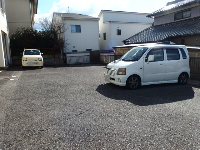 タウニー緑ヶ丘の駐車場