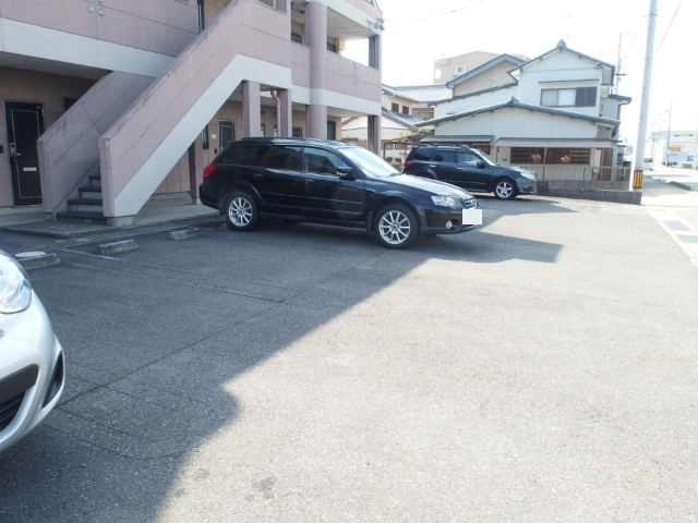 ハイメゾンあをいの駐車場