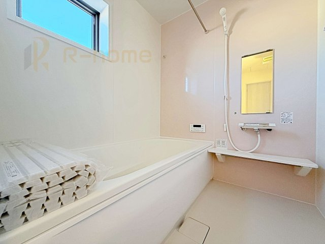 小美玉市上玉里第2　新築戸建て　1号棟の浴室|１坪タイプの大きなお風呂で、小さなお子様とご一緒に入浴いただける広さです！