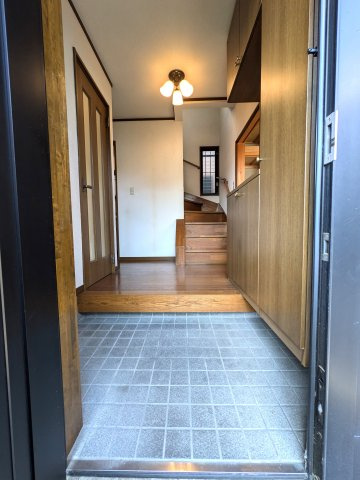鶴ヶ島市上広谷中古戸建の玄関