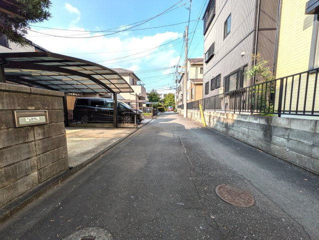 鶴ヶ島市上広谷中古戸建の前面道路含む現地写真