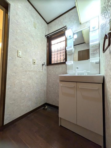 鶴ヶ島市上広谷中古戸建の独立洗面台