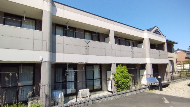 レオナ緑丘の駐車場