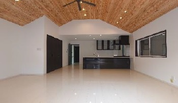 舞子坂４丁目　未入居戸建の居間・リビング